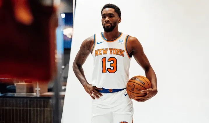 沙姆斯：尼克斯签下米尔顿并作为之前交易的一部分送到篮网