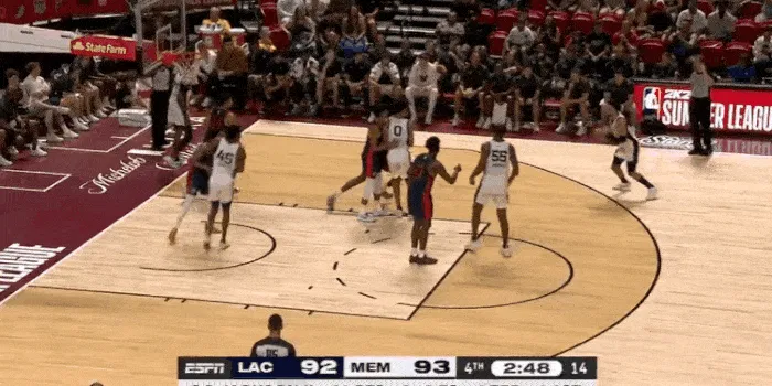 大心脏！小皮蓬空位三分命中 拿下20分 还剩2分钟领先4分