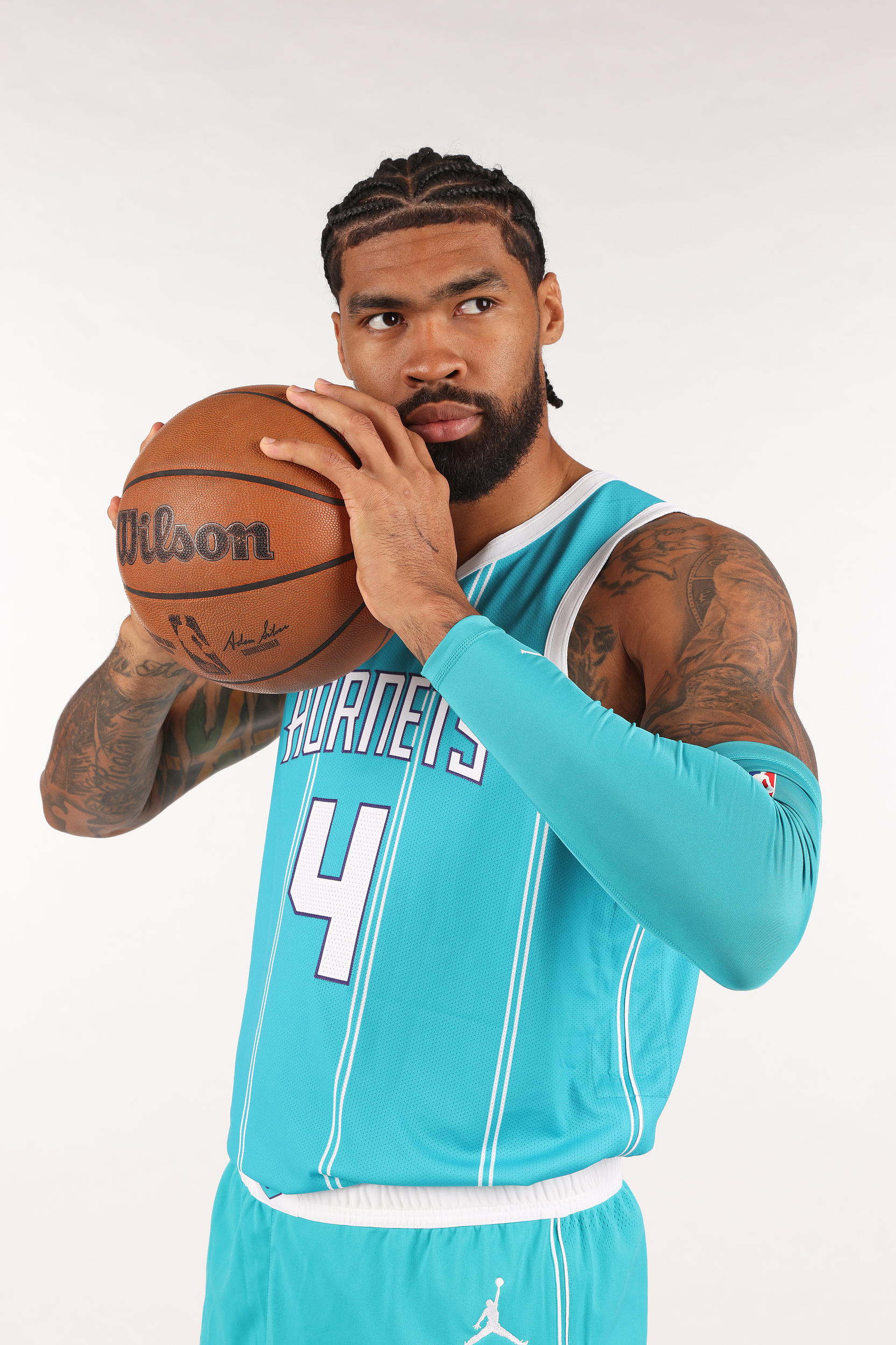 👀湖人补强瞄准黄蜂26岁中锋理查兹 上赛季场均9.7分8个篮板